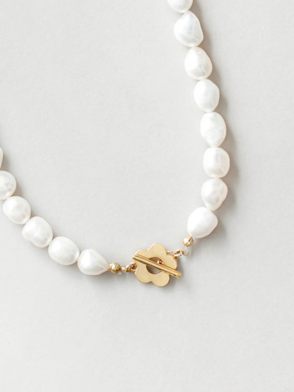 17" Pearl Necklace With Flower Toggle In Gold