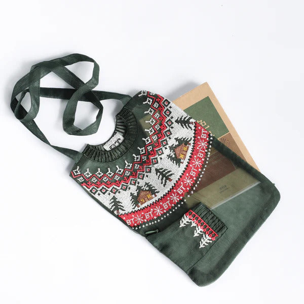 SMALL GREEN SWEATER POUCH