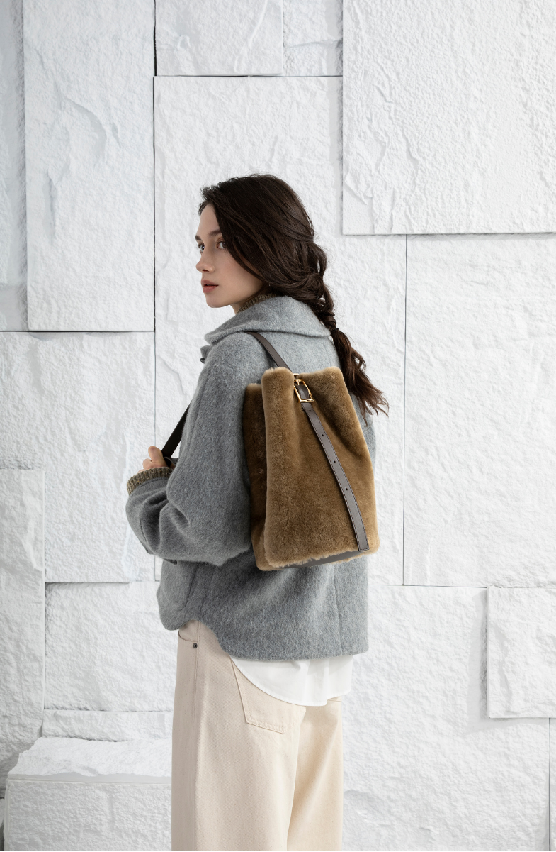 Medium Sheep Convertible Bucket