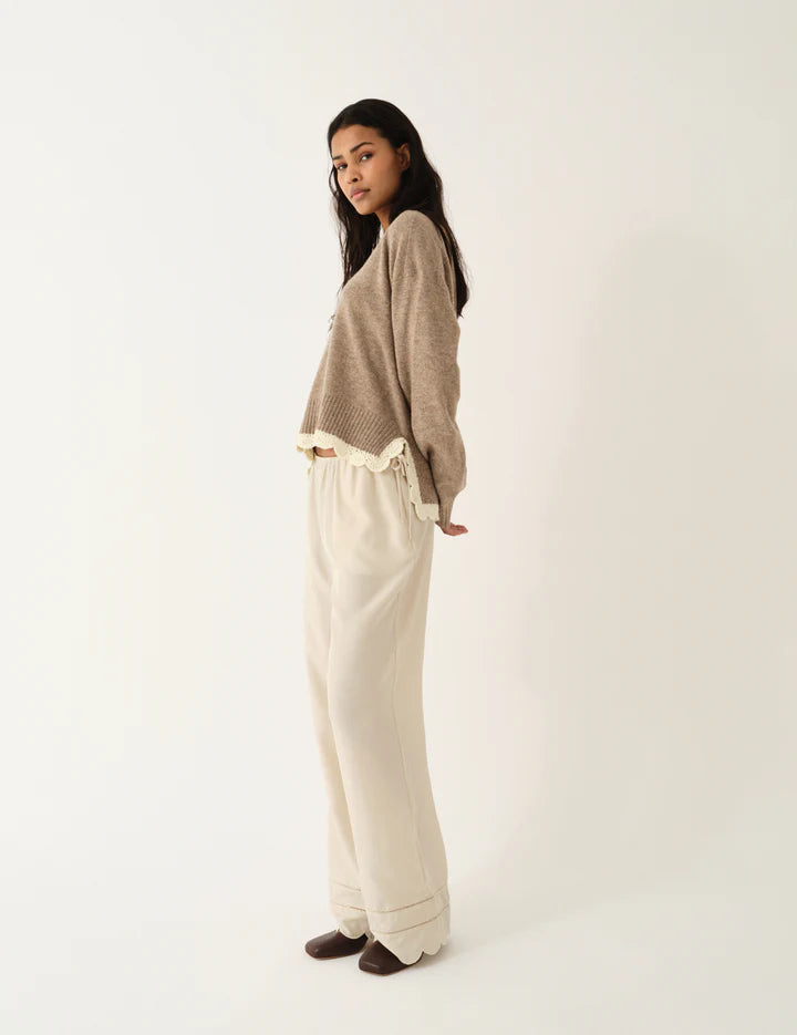 Como Crochet V-Neck