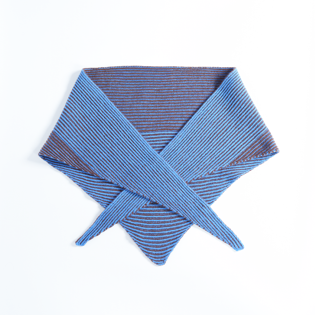 157 - Triangle Alfred Blue