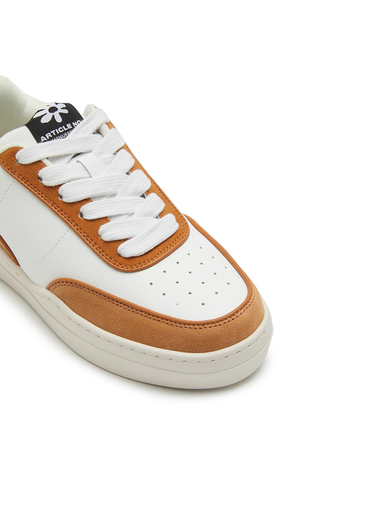 Low-Top Vegan Leather Sneakers In White With Light White Heel Tab