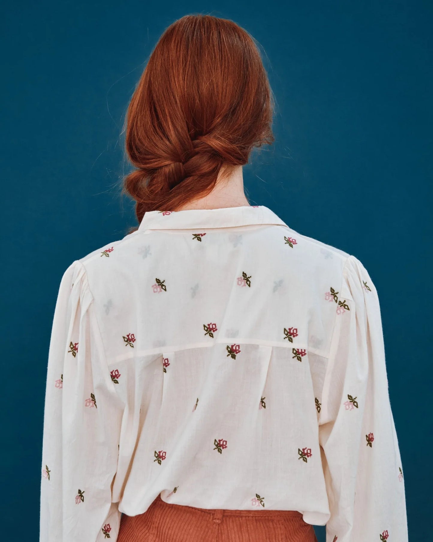 Blouse Courte Brodee Ao Roses