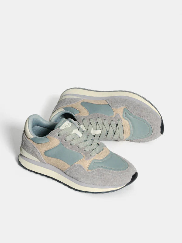 City Dusseldorf Woman