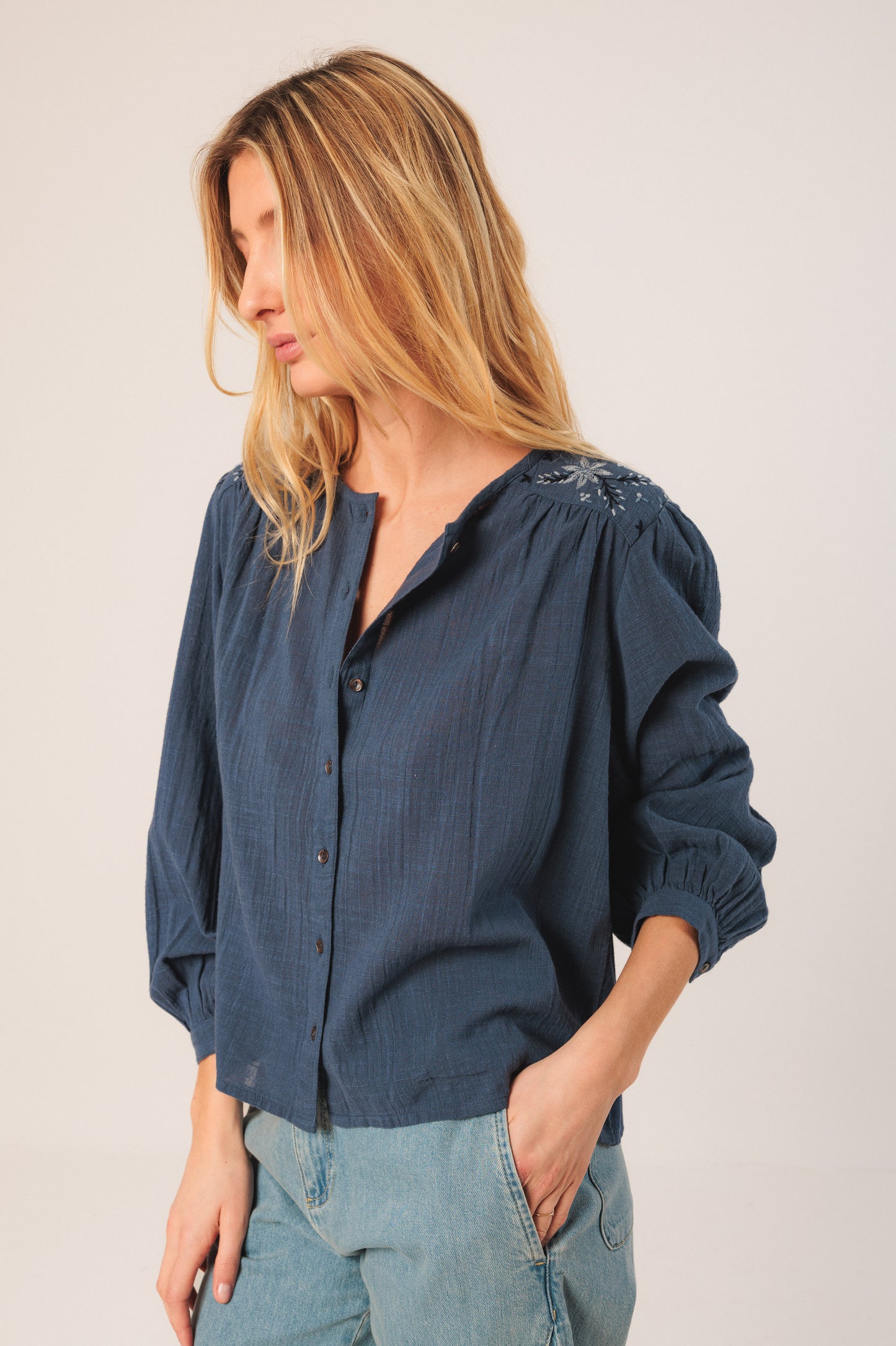 EMBROIDERED BOXY SHIRT