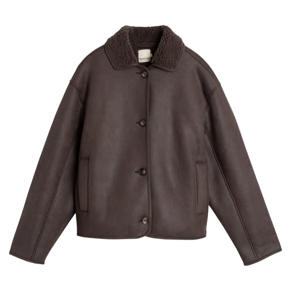 Coat with classic collar