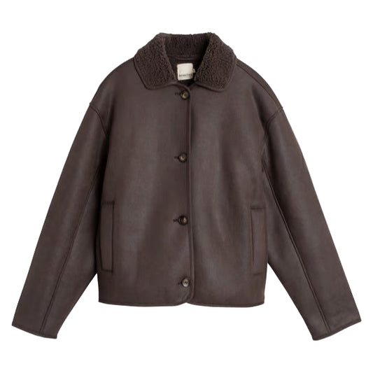 Coat with classic collar