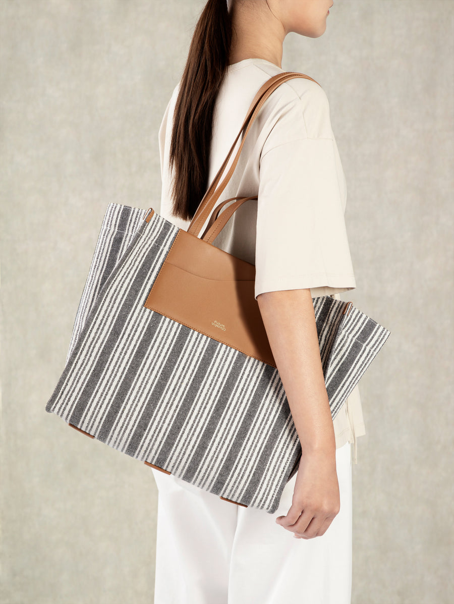 Large Spread Tote Caramel X Canvas Stripes