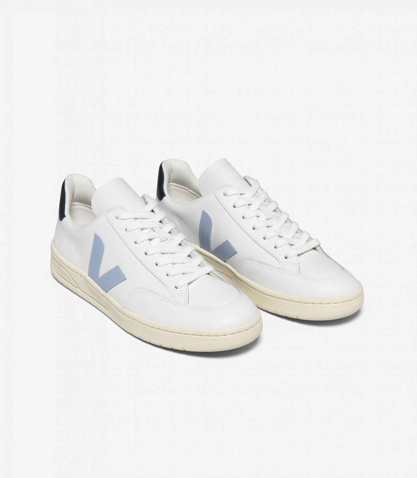 V-12 Leather Extra-White Steel Nautico (men)