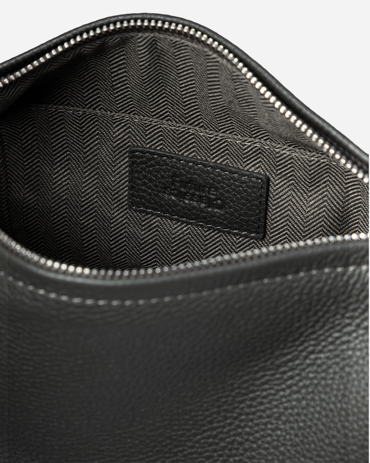 Small Loaf Pebble Crossbody