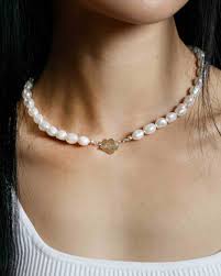 17" Pearl Necklace With Flower Toggle In Gold