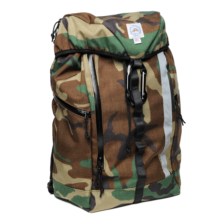 Reflective LC Pack Ms Woodland Camo BK Carabiner
