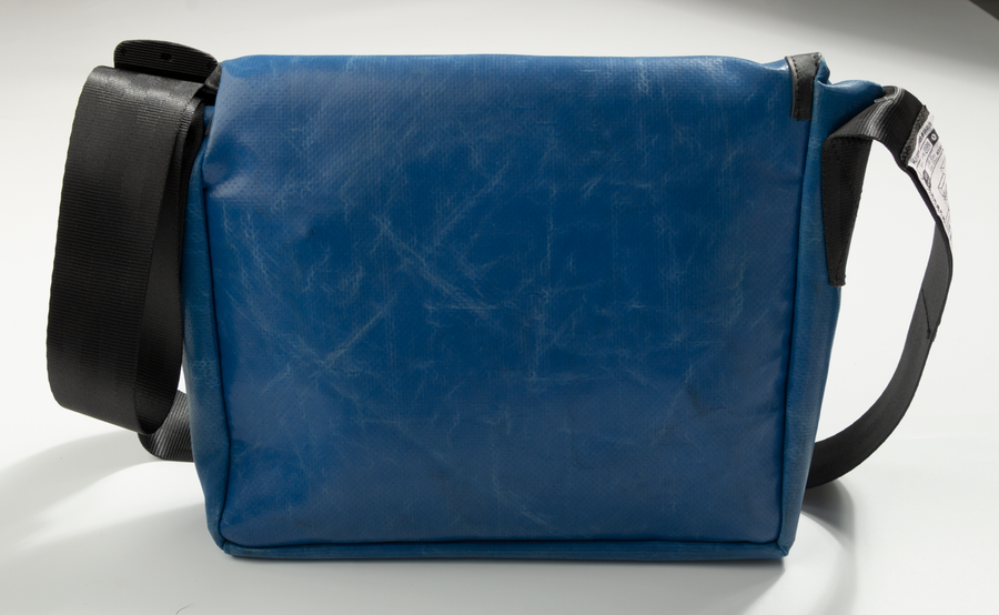 F11 LASSIE Messenger Bag S (Dark Blue)