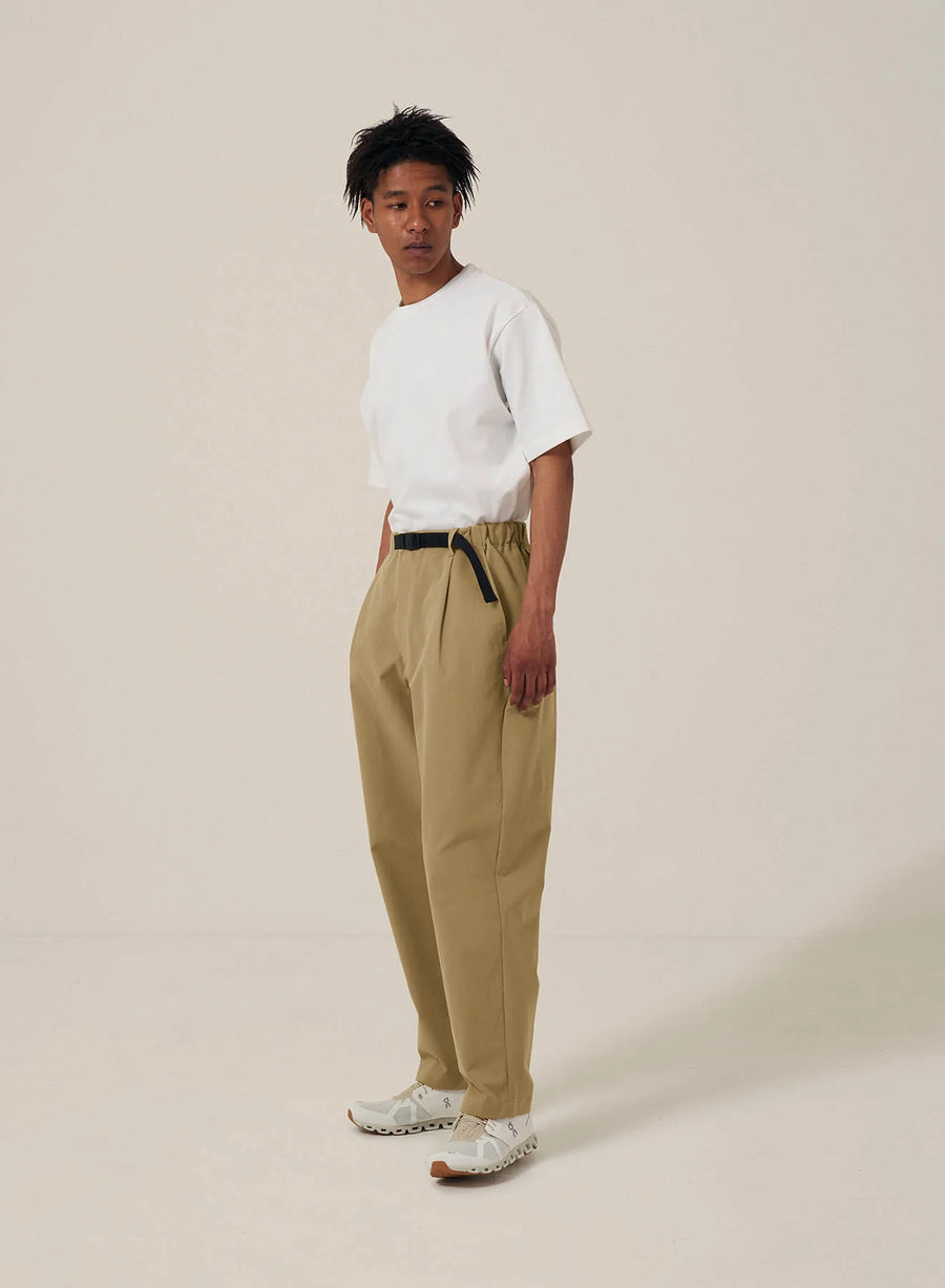 One Tuck Tapered Stretch Pants Clay Beige