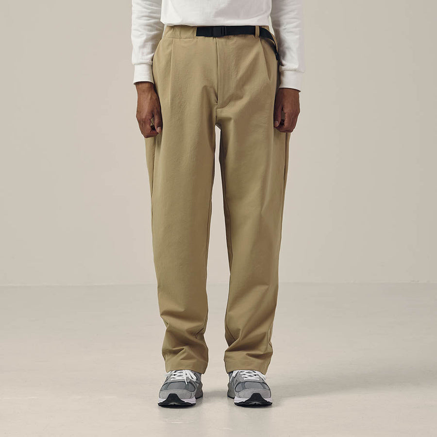One Tuck Tapered Stretch Pants Clay Beige